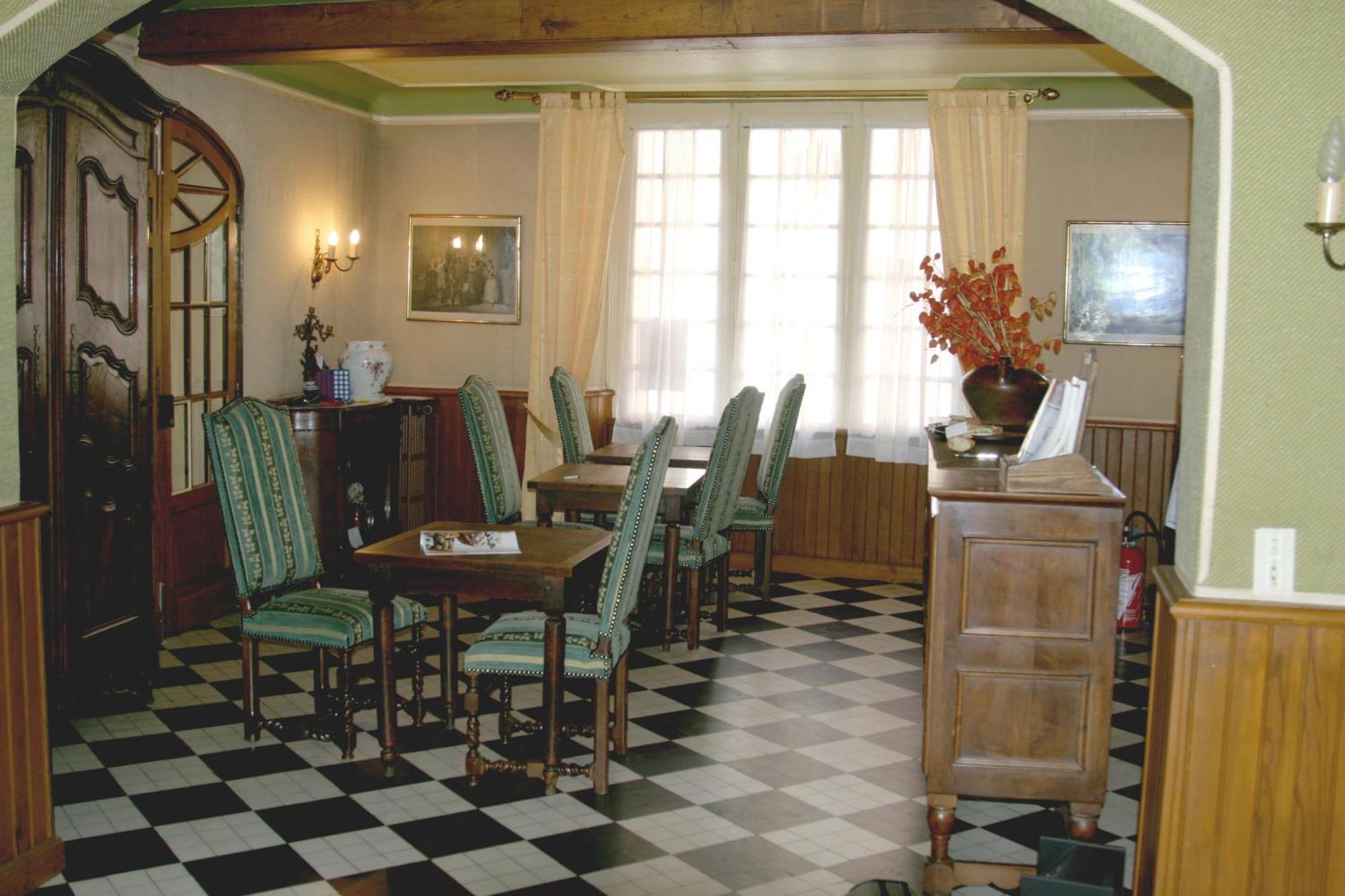 Hotel De La Poste Oust